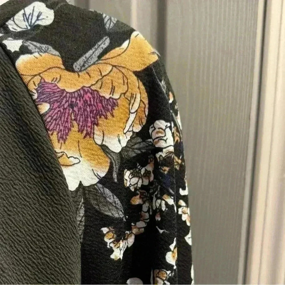 Women’s top with floral Raglan sleeves with waistband NWOT size Large - Picture 3 of 7